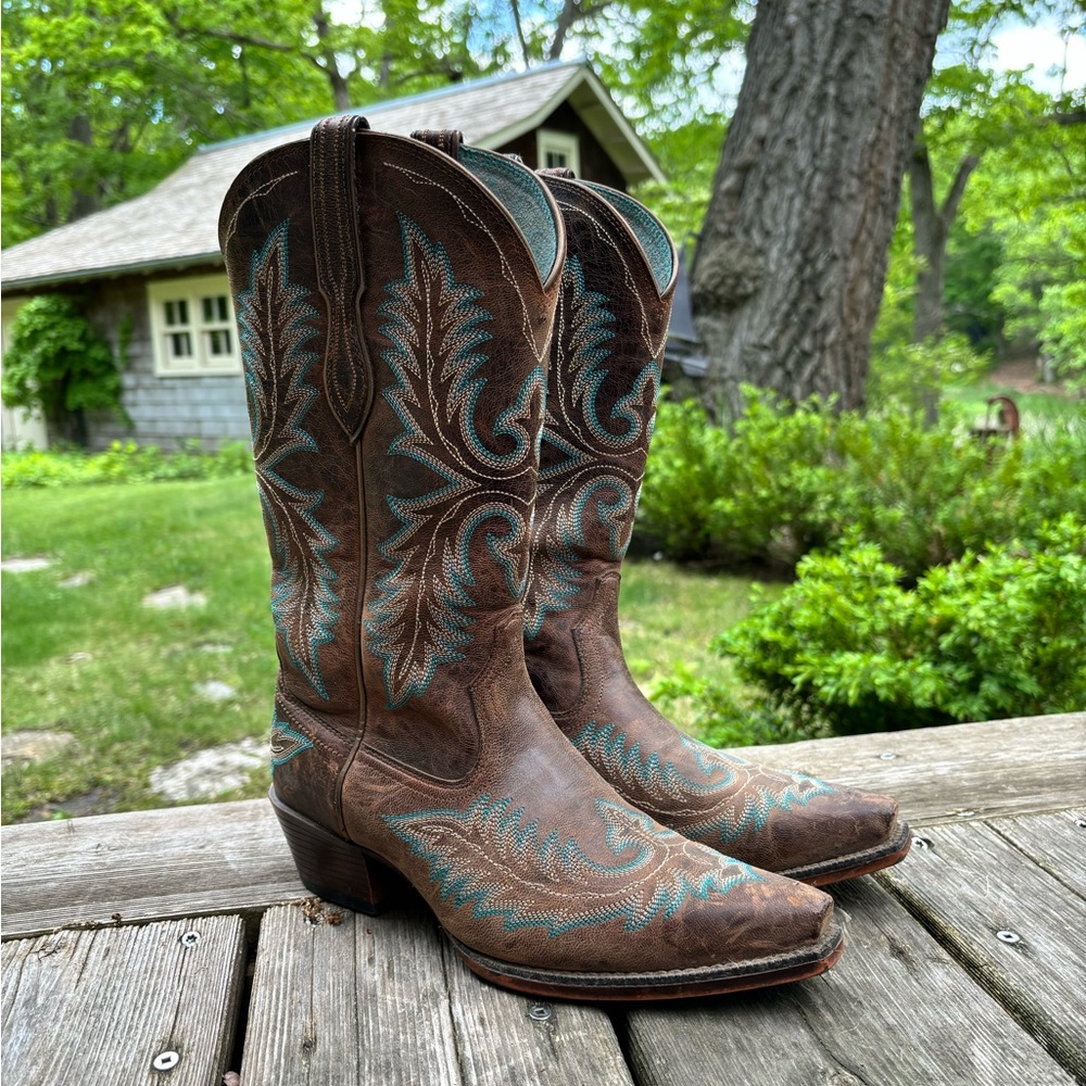 WORN ONCE, Ariat Cowboy Boots Size 6.5 Woman’s